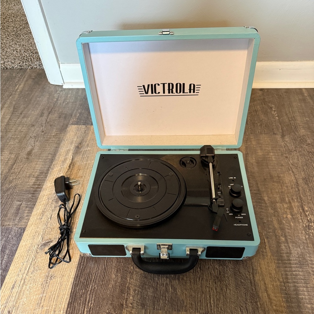 Victoria Record Player - Picture 2 of 2